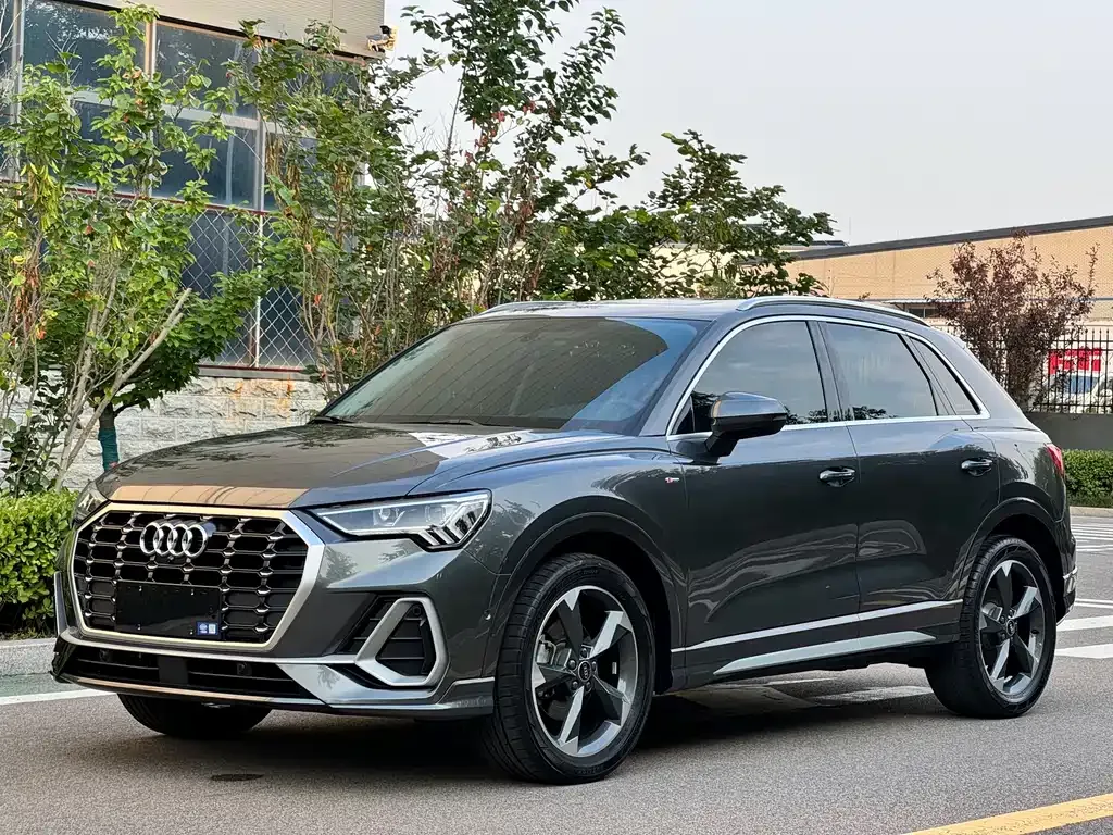 Audi Q3 — фото 1