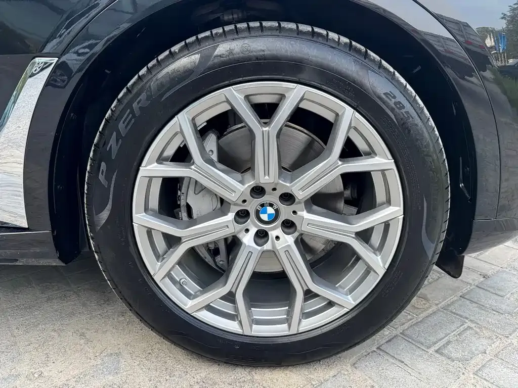 BMW X7 — фото 9
