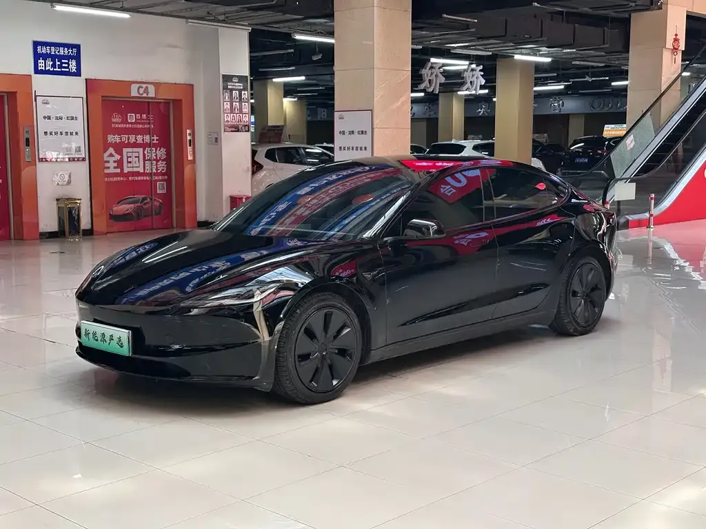 Tesla Model 3 — фото 1