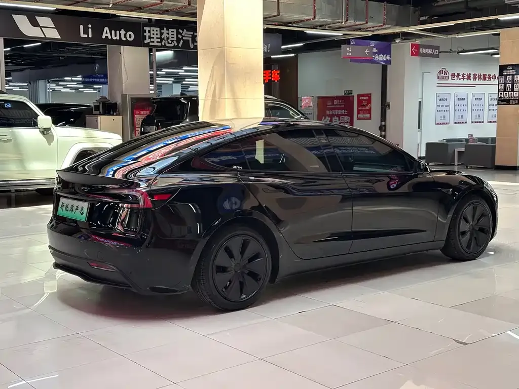 Tesla Model 3 — фото 9
