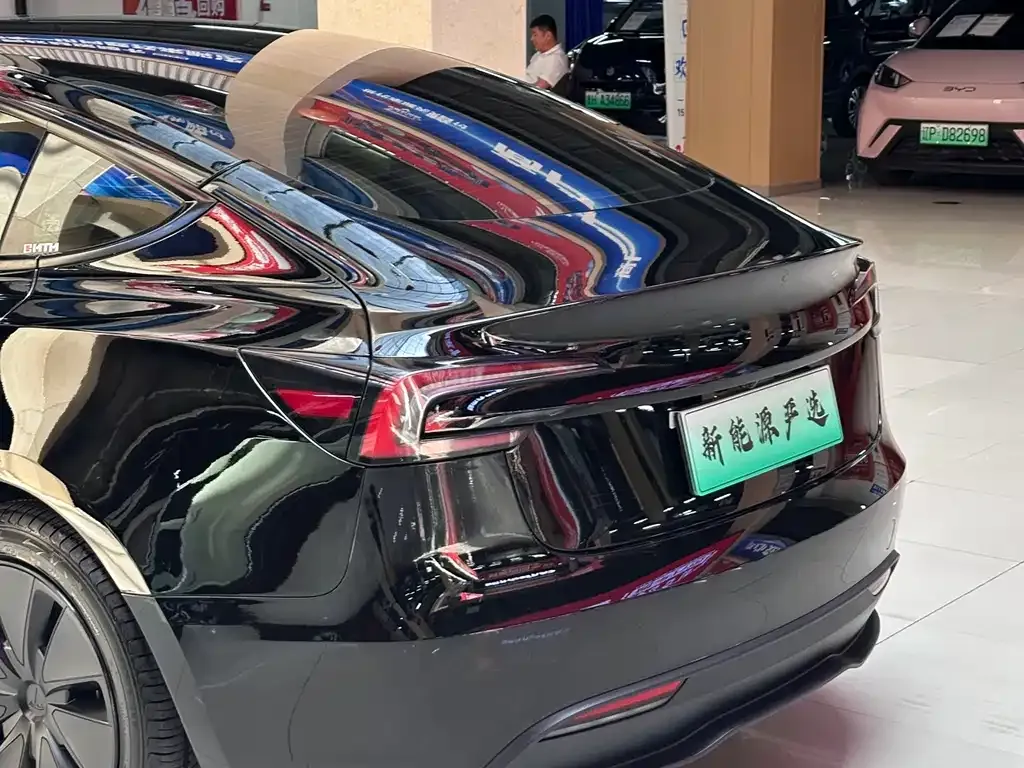 Tesla Model 3 — фото 5