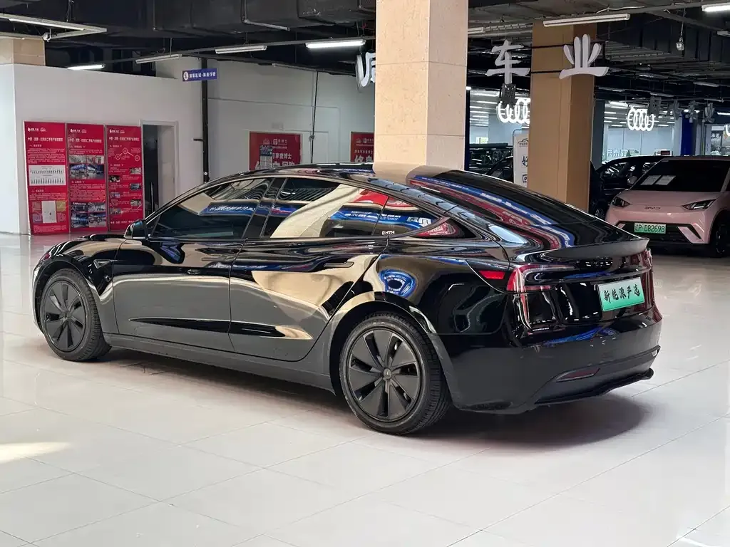Tesla Model 3 — фото 7