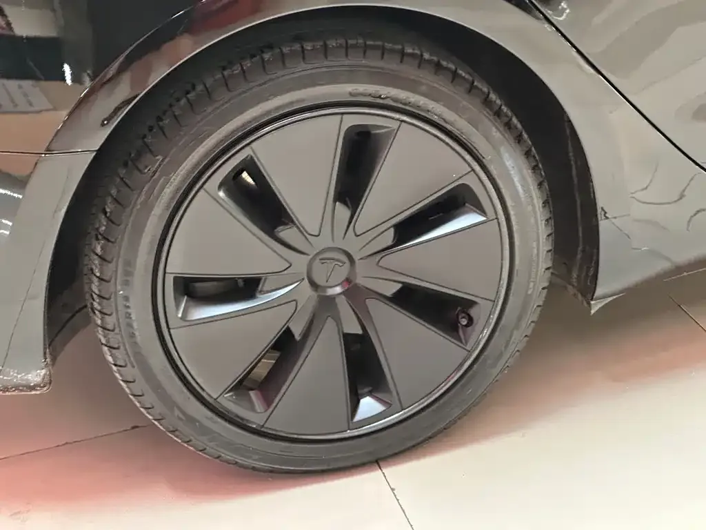 Tesla Model 3 — фото 2
