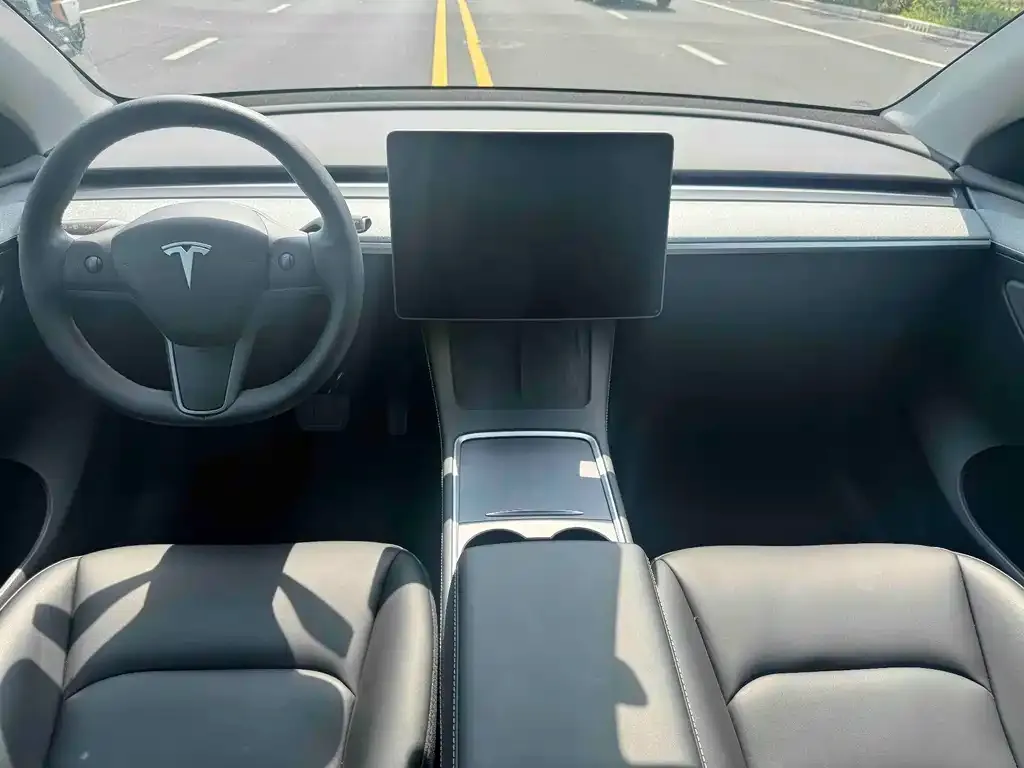 Tesla Model Y — фото 4