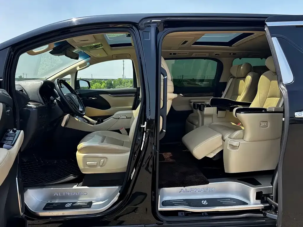 Toyota Alphard — фото 4