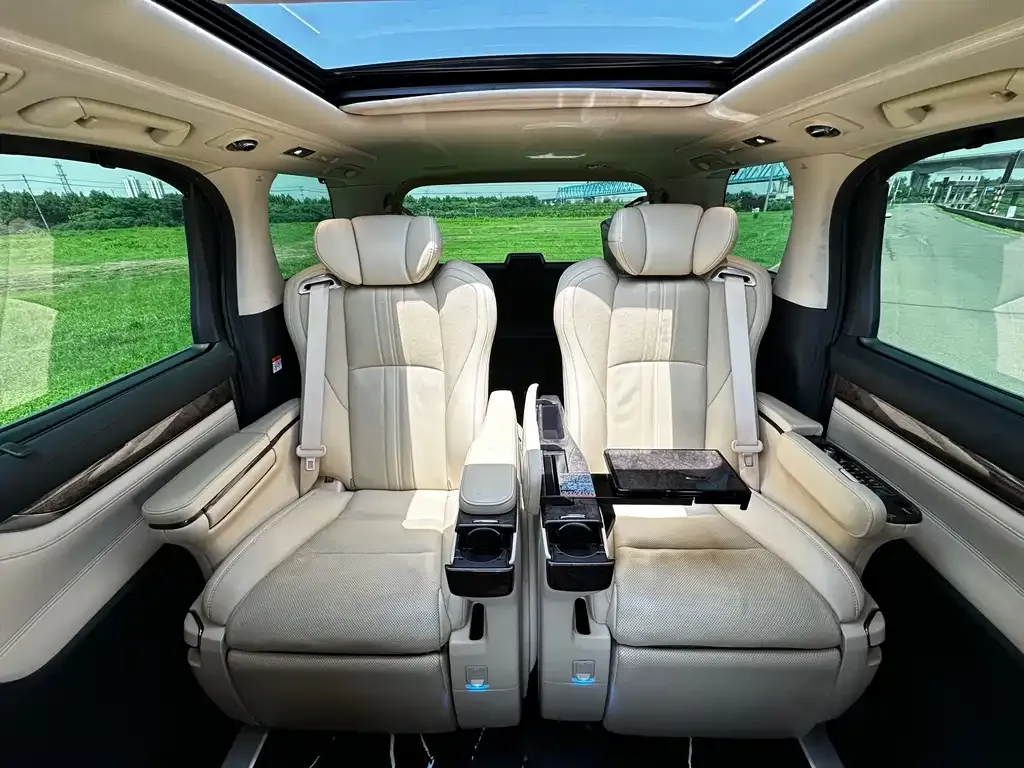 Toyota Alphard — фото 2