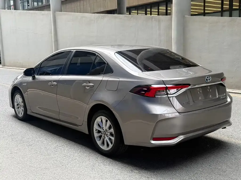 Toyota Corolla — фото 8