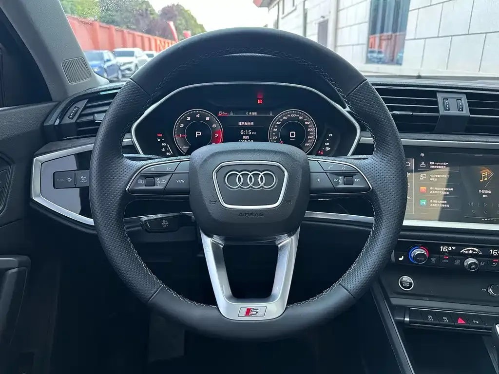 Audi Q3 Sportback — фото 9