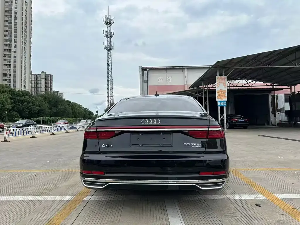 Audi A8 — фото 4