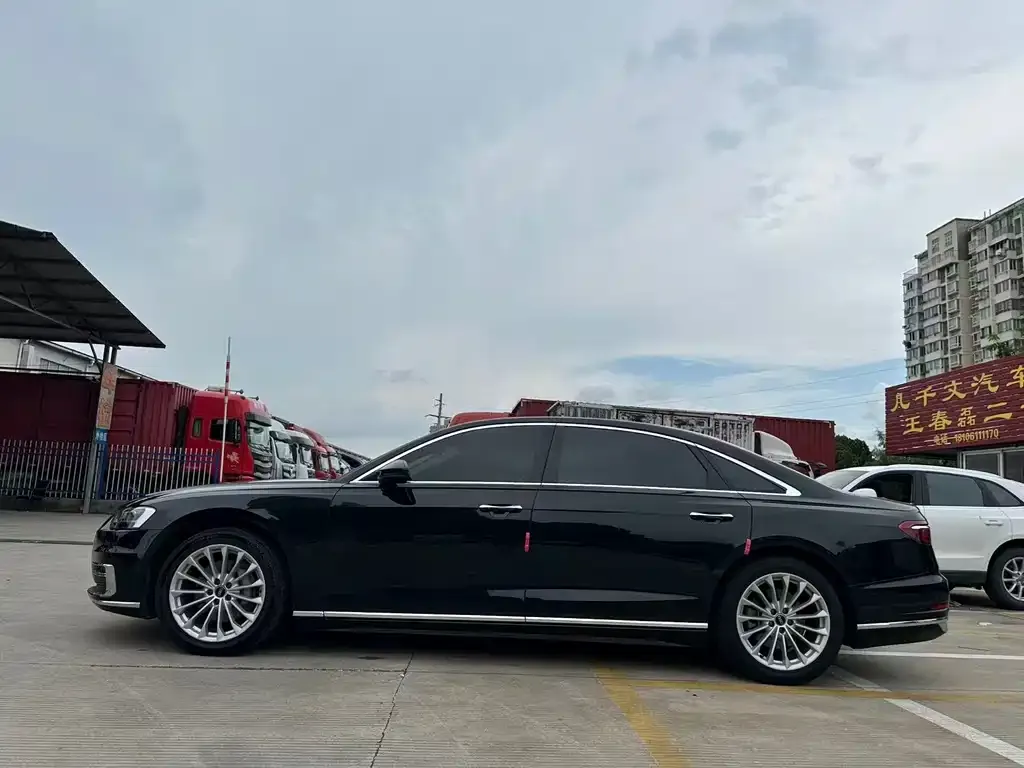 Audi A8 — фото 3