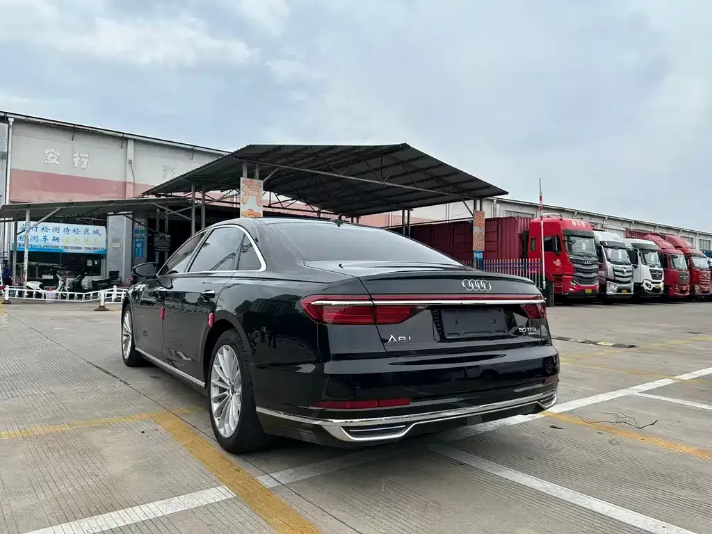 Audi A8 — фото 9