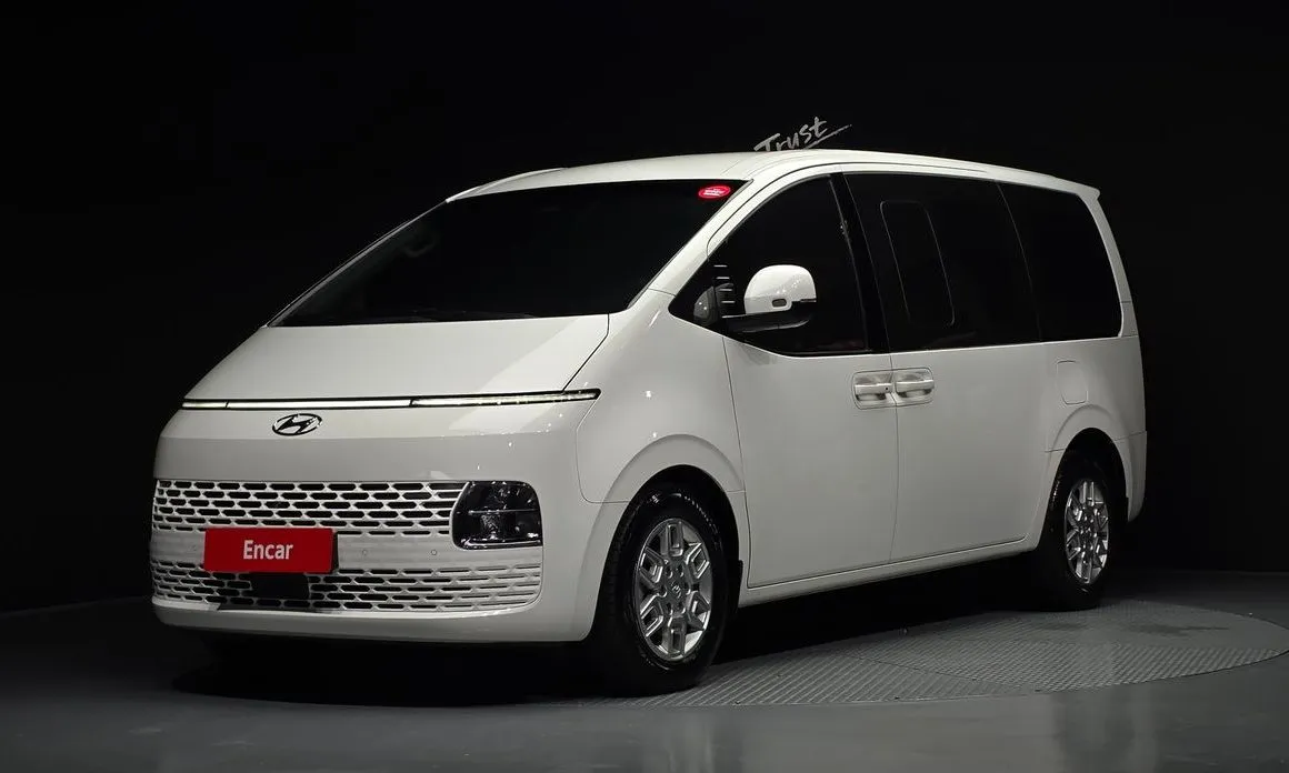 Hyundai Staria — фото 1