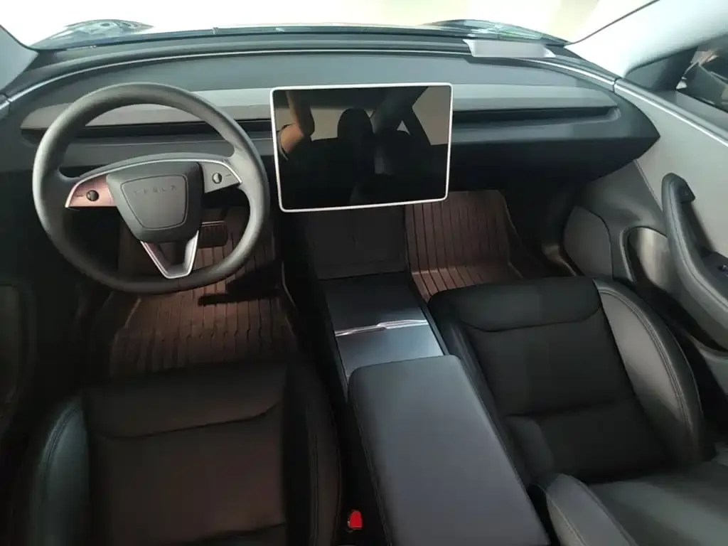 Tesla Model 3 — фото 3