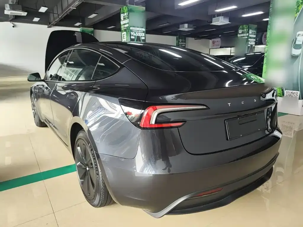 Tesla Model 3 — фото 7