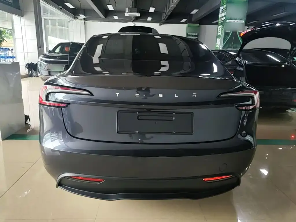 Tesla Model 3 — фото 8