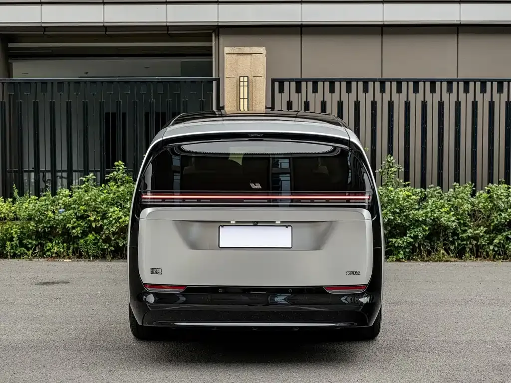 Li Auto MEGA — фото 6
