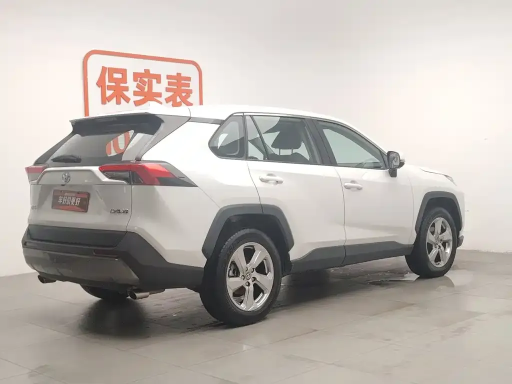 Toyota RAV4 — фото 5