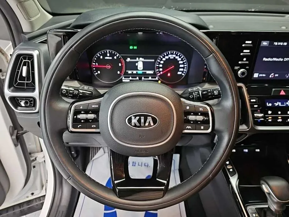 Kia Sorento — фото 9