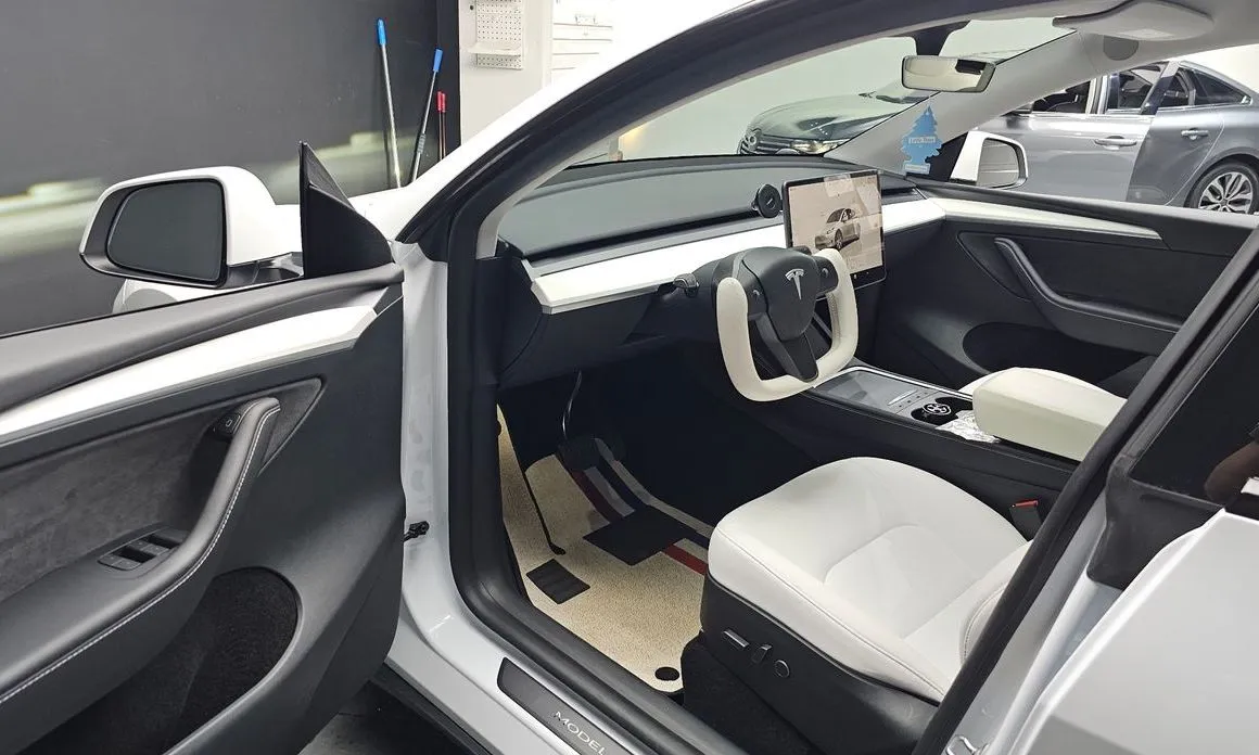 Tesla Model Y — фото 8