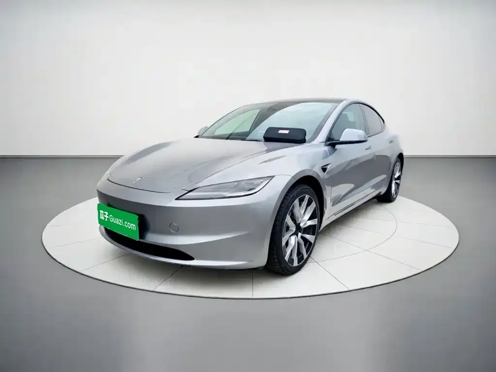 Tesla Model 3 — фото 1