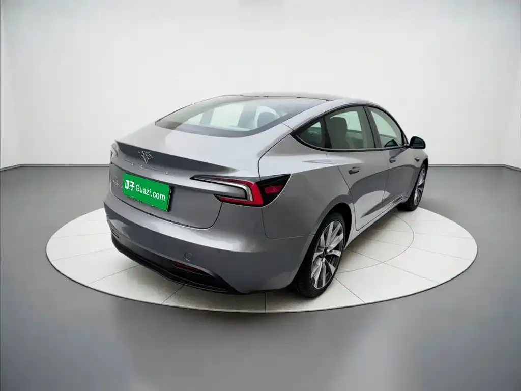 Tesla Model 3 — фото 4