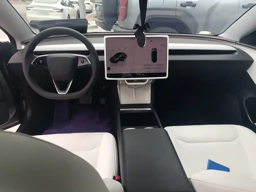 Tesla Model 3 — фото 9