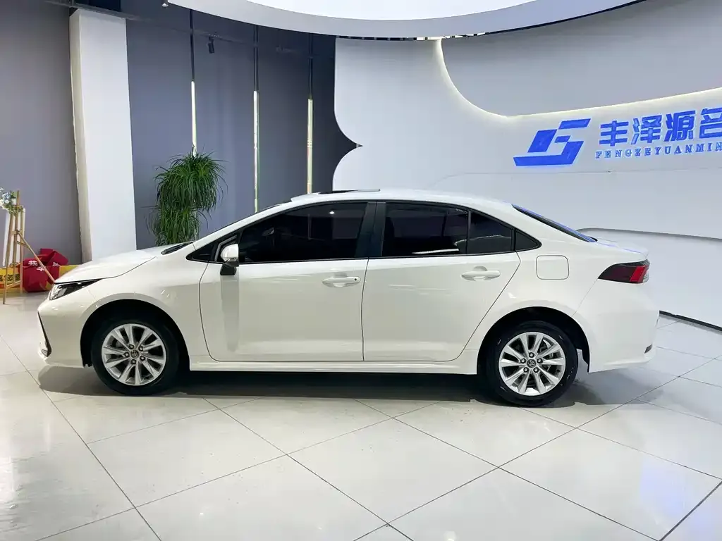 Toyota Corolla 2024 из CN, фото 2