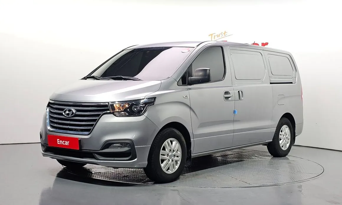 Hyundai Starex — фото 1