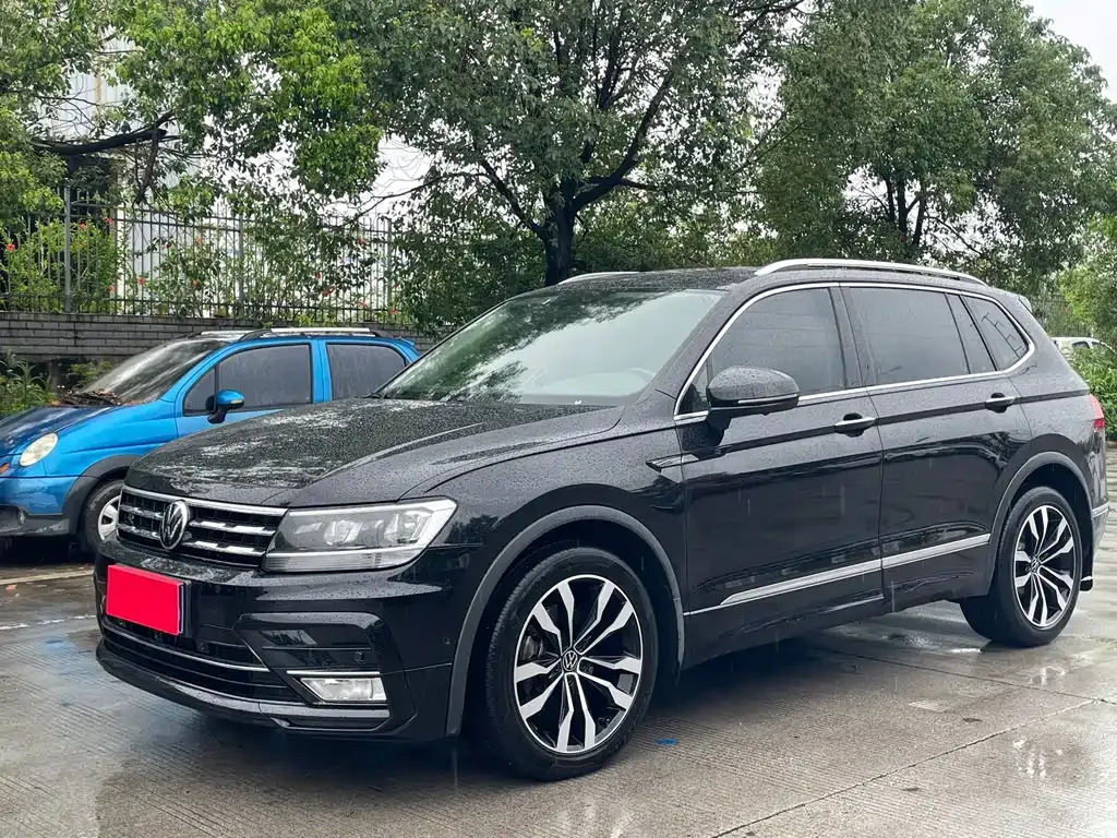 Volkswagen Tiguan L — фото 1