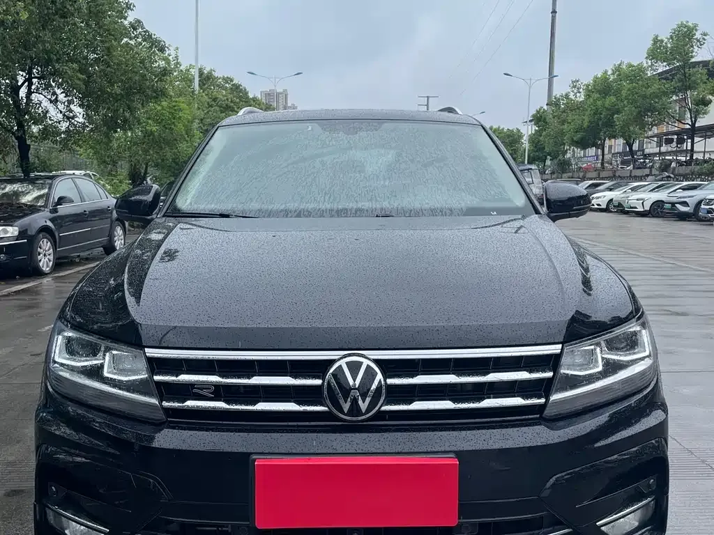 Volkswagen Tiguan L — фото 9
