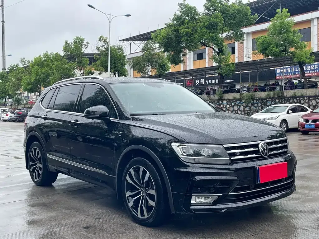 Volkswagen Tiguan L — фото 8