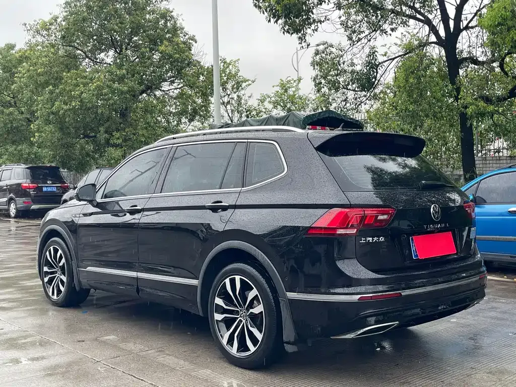 Volkswagen Tiguan L — фото 10