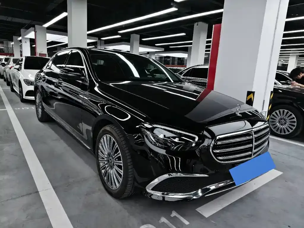 Mercedes-Benz E-Class — фото 2