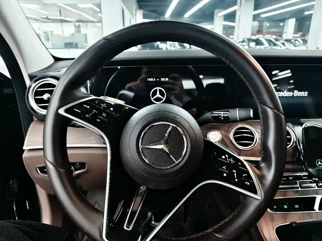 Mercedes-Benz E-Class — фото 4