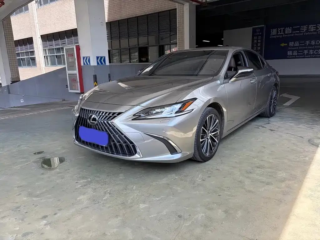 Lexus ES — фото 1