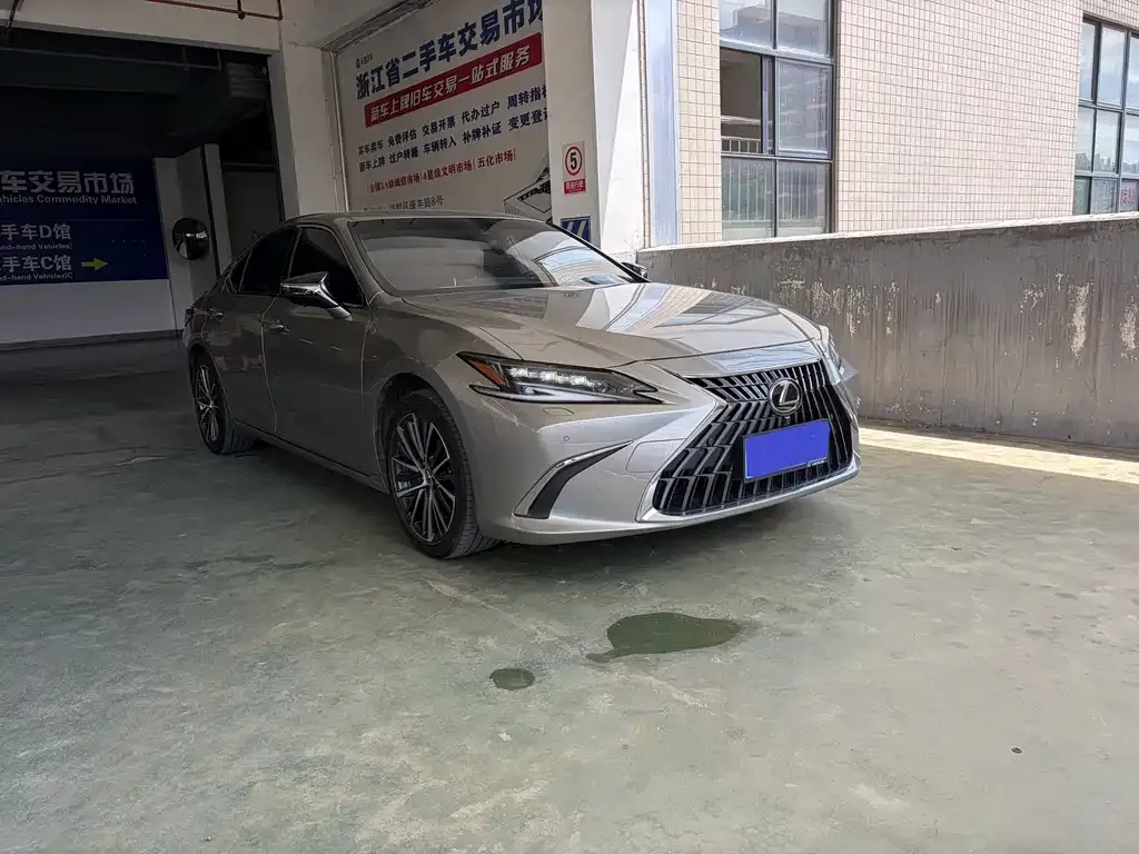 Lexus ES — фото 10