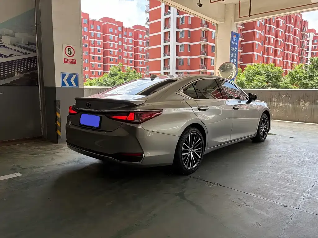 Lexus ES — фото 3