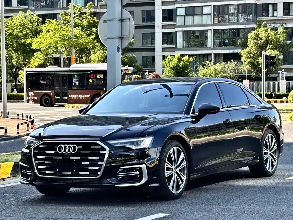 Audi A6L — фото 1