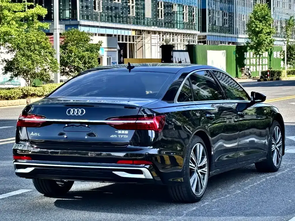 Audi A6L — фото 10