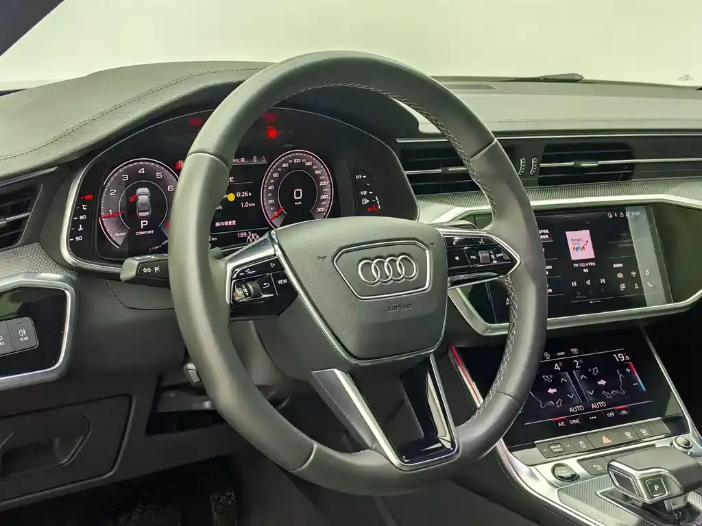 Audi A6L — фото 8