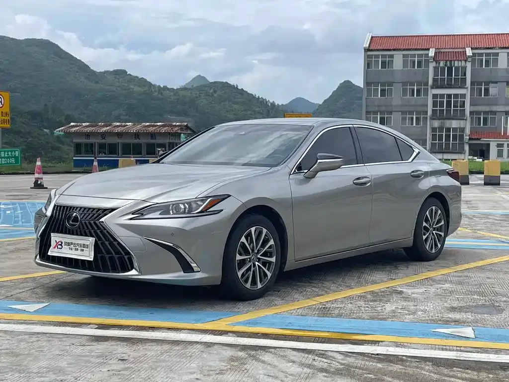 Lexus ES — фото 1