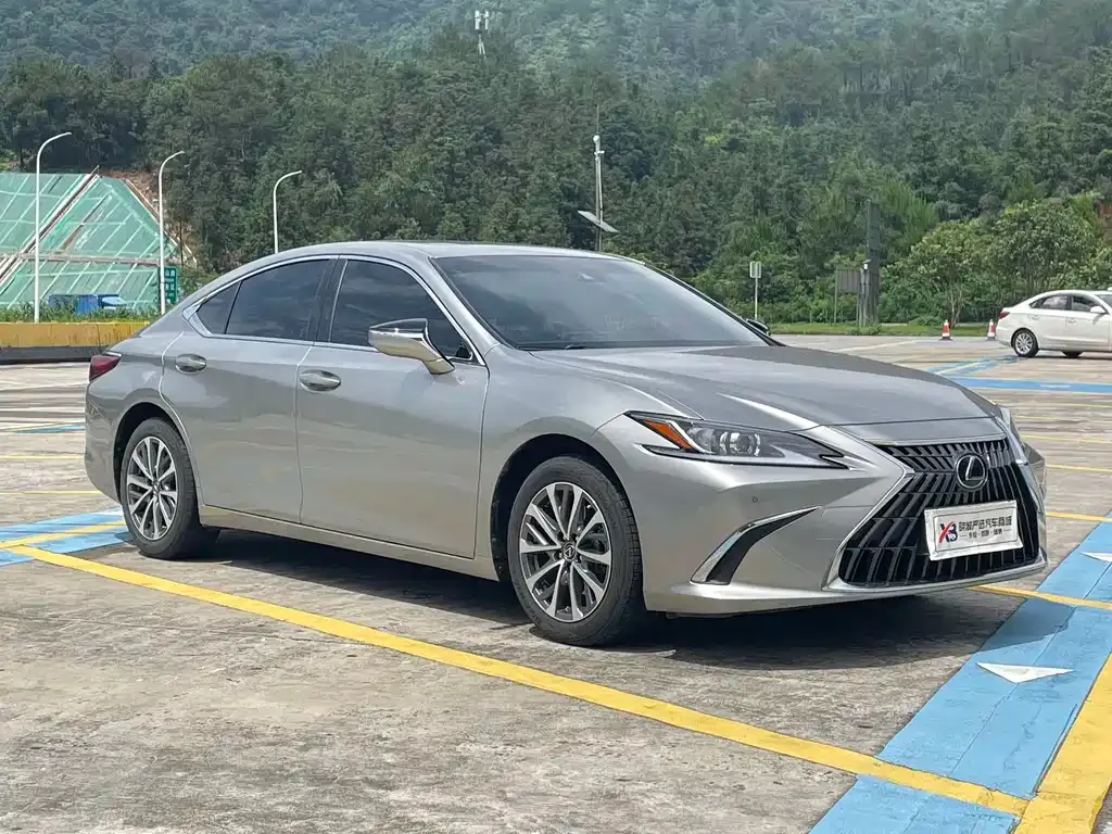 Lexus ES — фото 6