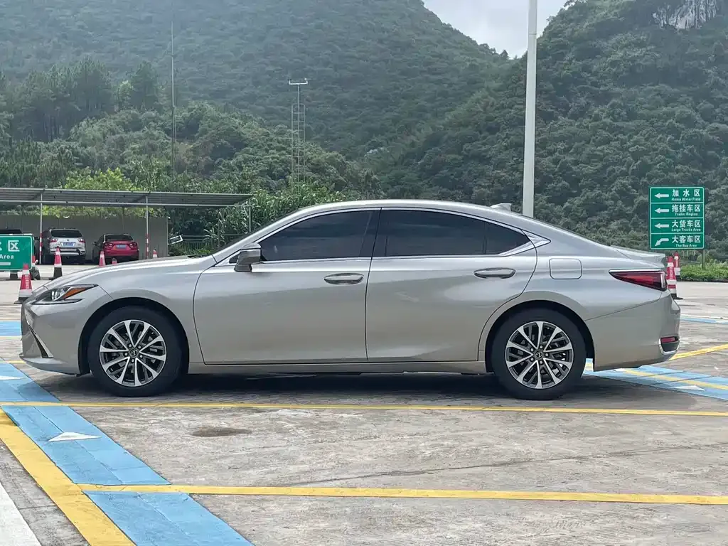 Lexus ES — фото 3