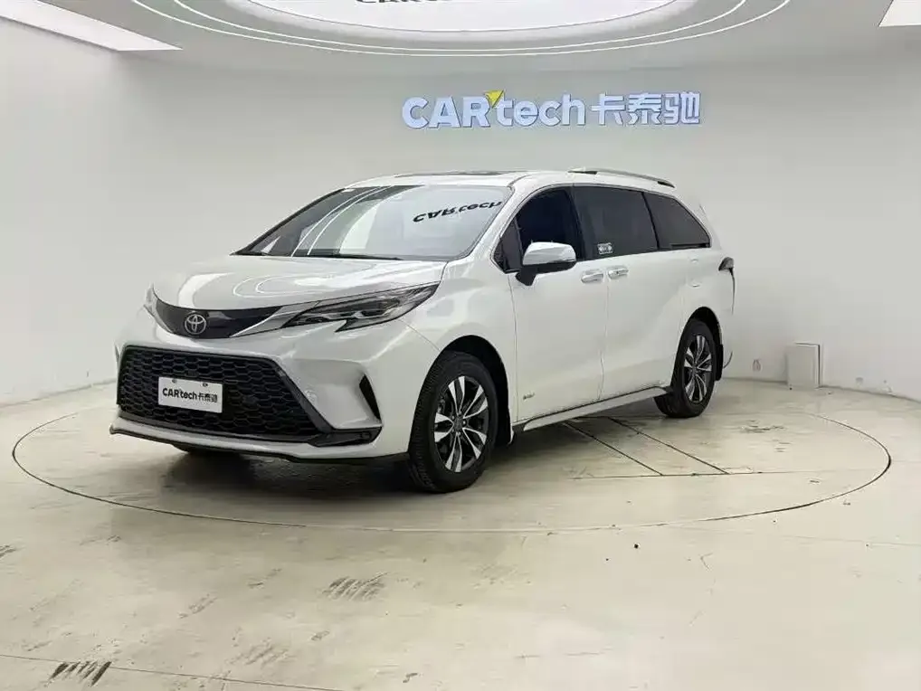 Toyota Granvia — фото 1