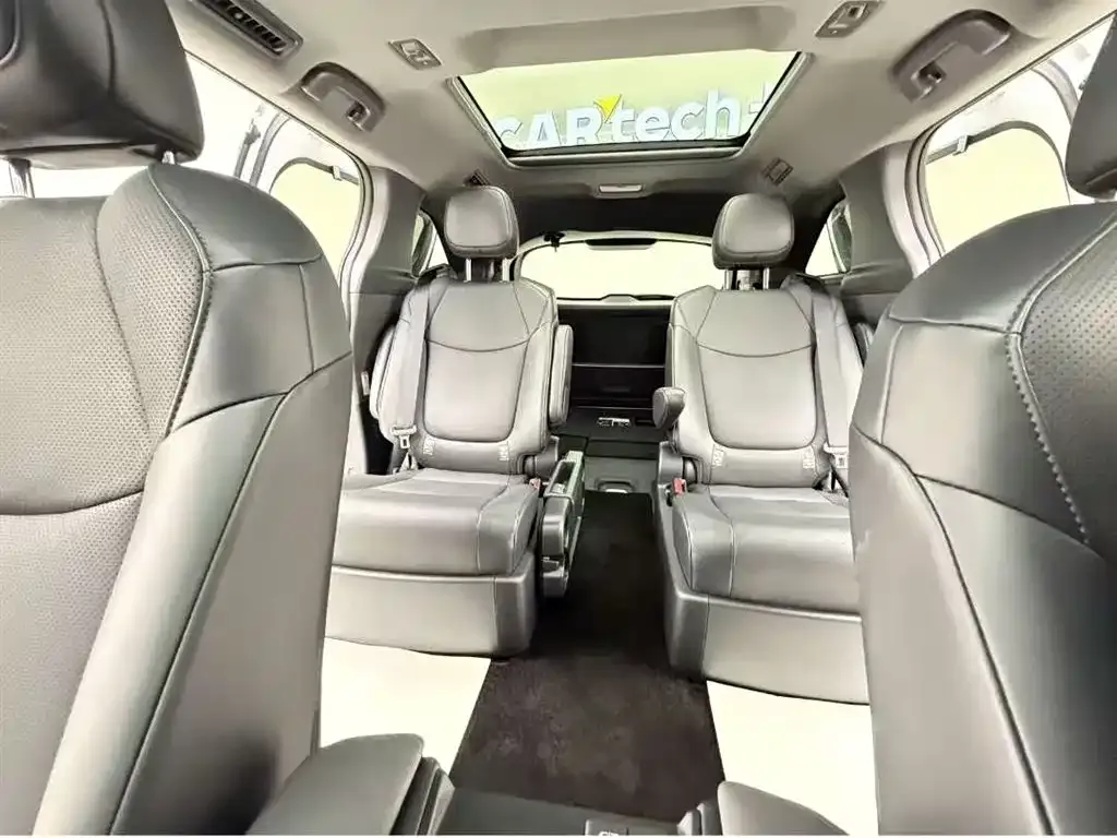 Toyota Granvia — фото 8
