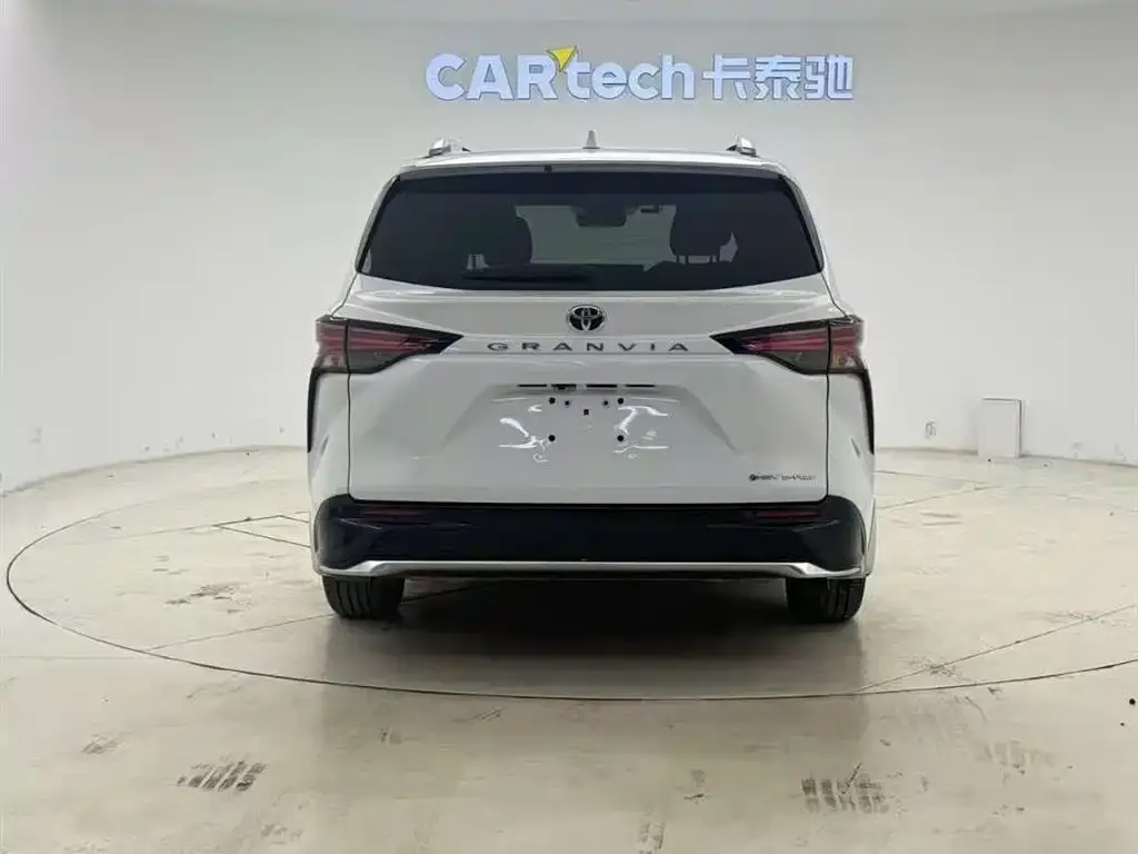 Toyota Granvia — фото 3