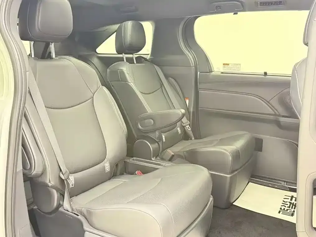 Toyota Granvia — фото 5