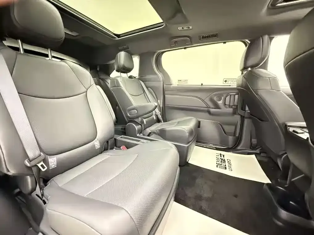 Toyota Granvia — фото 10