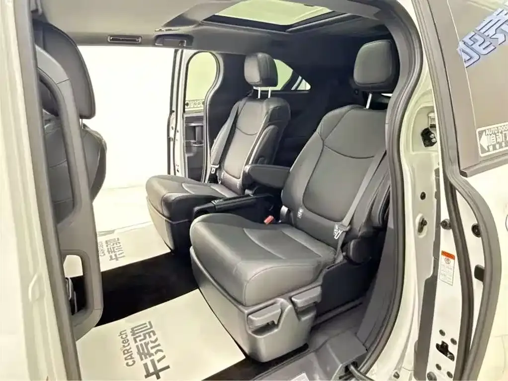 Toyota Granvia — фото 9