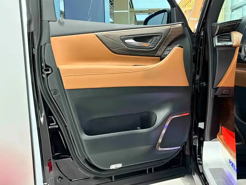 Toyota Vellfire — фото 4